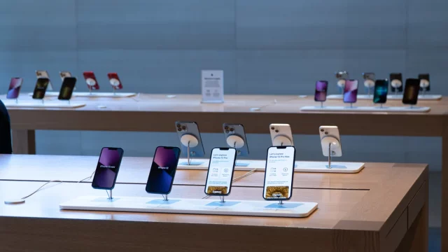 Вам придется пропустить поколение: почему Apple лишает нас iPhone 19 и заставляет ждать iPhone 20 Вам придется пропустить поколение: почему Apple лишает нас iPhone 19 и заставляет ждать iPhone 20