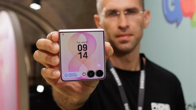 Итоги презентации Samsung рекордные предзаказы Galaxy Z Fold 8 на фоне первых убытков мобильного подразделения (2) Смартфон Galaxy Z Fold 8: итоги презентации | DGL.RU