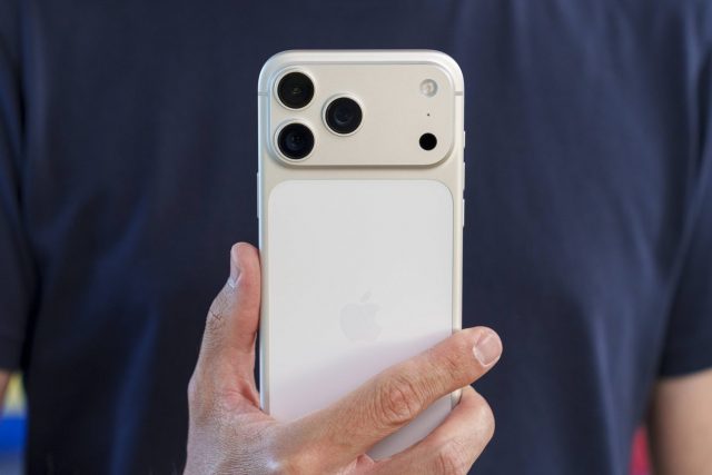 Конец монополии AirPlay Apple разрешит транслировать видео на любые телевизоры (1) Стоит ли ждать Google Cast в Apple iOS 27? | DGL.RU