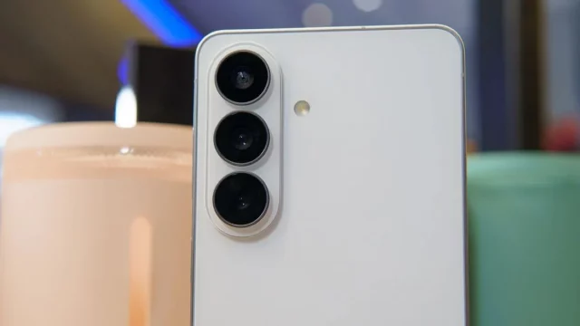 Первый след взят Samsung Galaxy S27 официально зарегистрирован в базе данных регуляторов (1) Смартфон Samsung Galaxy S27: стоит ли ждать? | DGL.RU