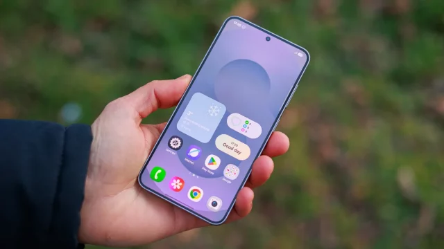 В смартфонах Samsung Galaxy S25 обнаружили самопроизвольную установку стороннего софта Смартфон Galaxy S25 ставит лишний софт | DGL.RU