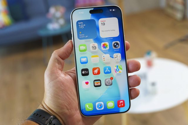Apple планирует снизить затраты на дисплеи для iPhone 18 Pro Max (1) Смартфон Apple iPhone 18 Pro Max: цены растут | DGL.RU