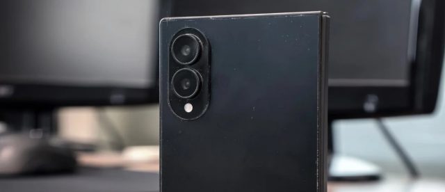 Анатомия обмана: как нас пытаются заставить поверить в фиктивный Galaxy Z Fold8 Wide Анатомия обмана: как нас пытаются заставить поверить в фиктивный Galaxy Z Fold8 Wide