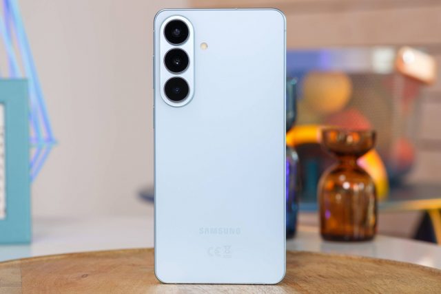 Южнокорейский ответ Apple Samsung готовит новый суперфлагман без гигантизма (1) Samsung Galaxy S27 Pro: стоит ли покупать? | DGL.RU
