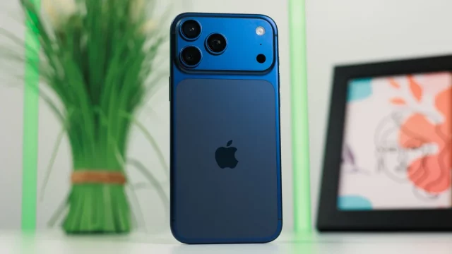 Apple продлила контракт с Broadcom на поставку радиочастотных компонентов для iPhone до 2031 года (1) Смартфон Apple iPhone сохранит модули Broadcom | DGL.RU