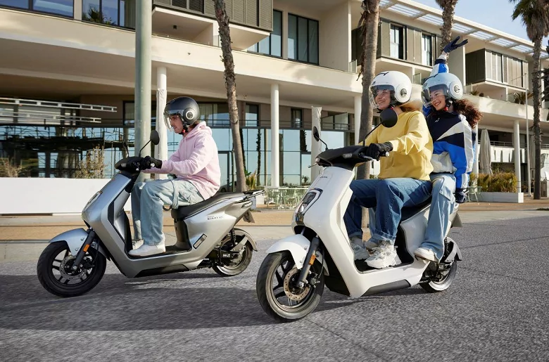 Honda представила электрический скутер EM1 e: скорость 45 км/ч, запас хода 48 км